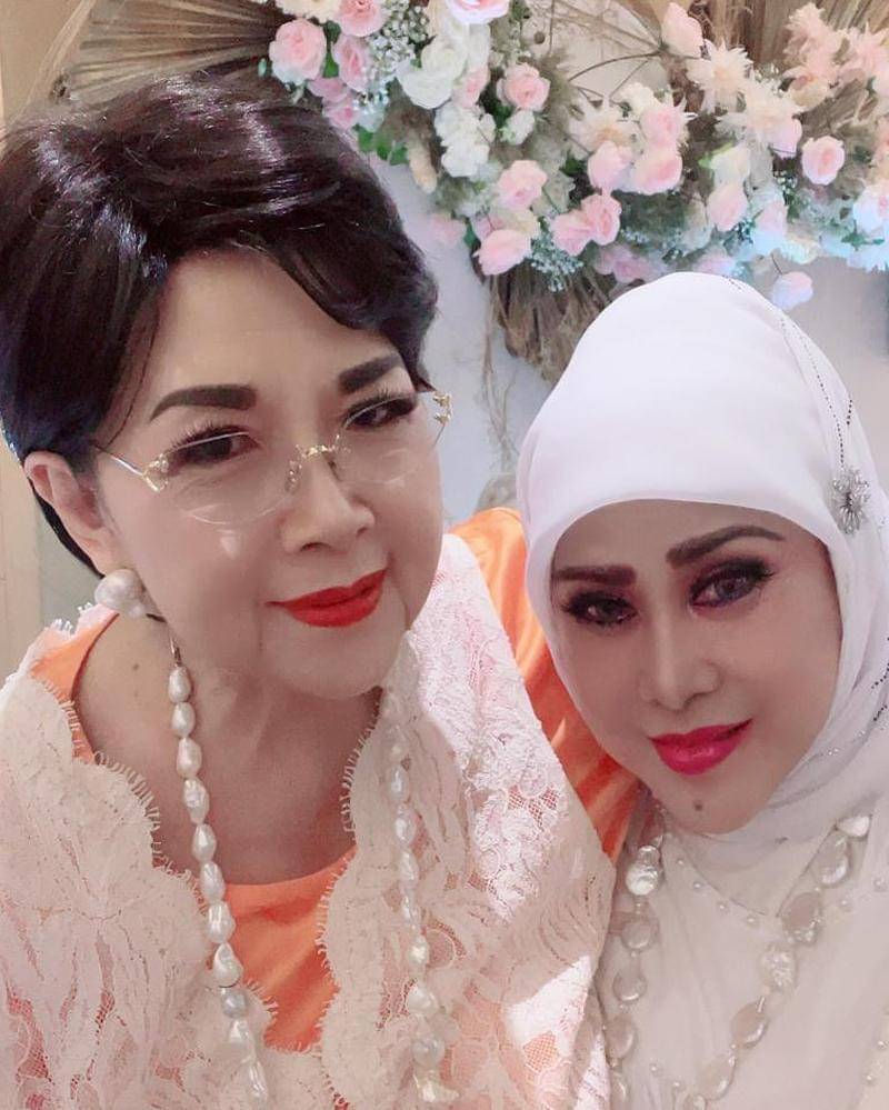 Instagram.com/elvy_sukaesih